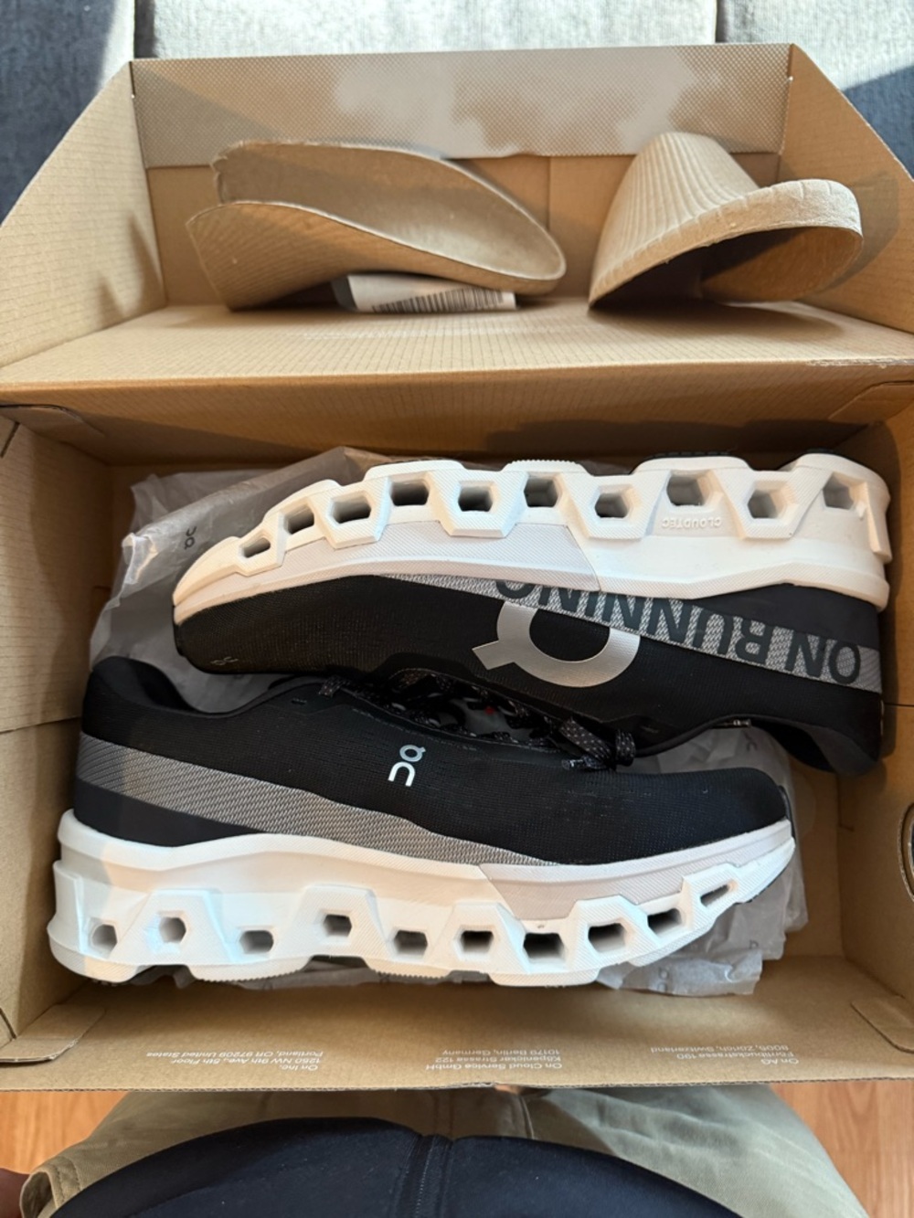 On Cloudmonster 2 Men's Black/White Athletic Running Shoes size 9 - Picture 2 of 2